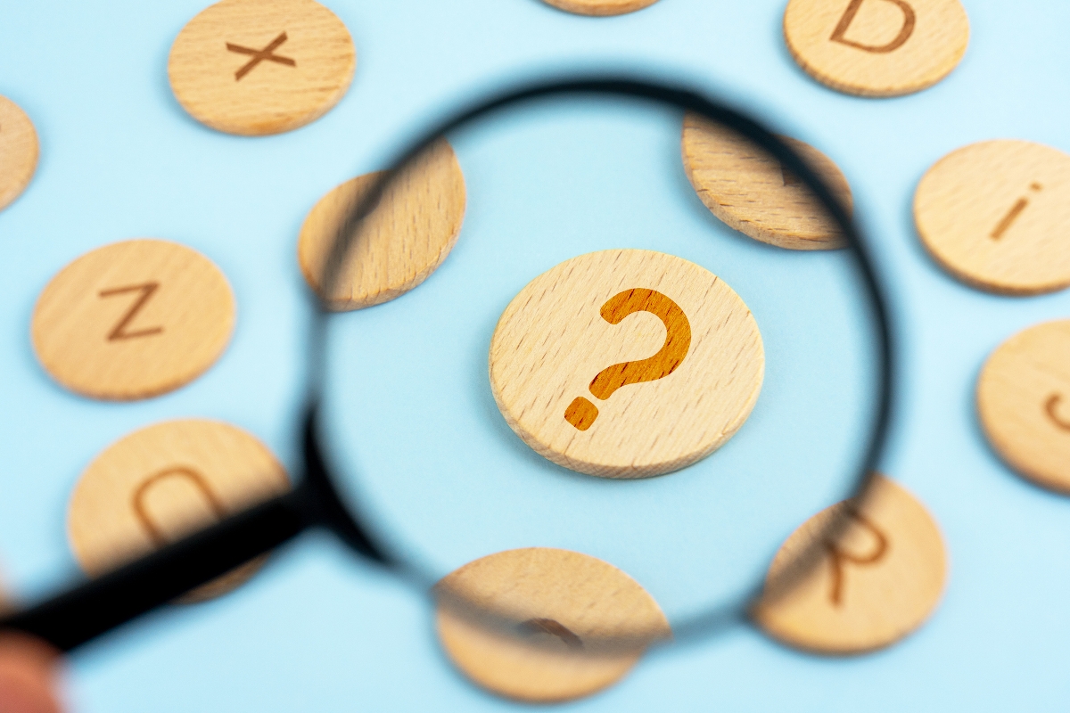 kerdojel_fa - Startlap Kérdőjelek nagyító alatt