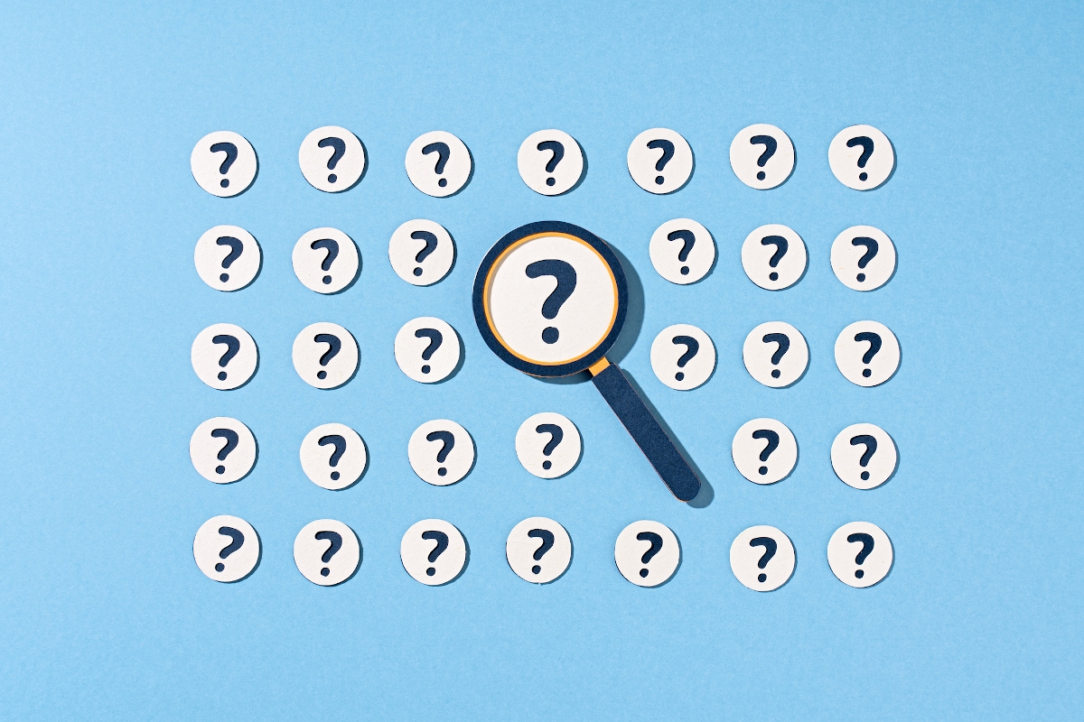 kerdojelek_kek_hatter_ - Startlap