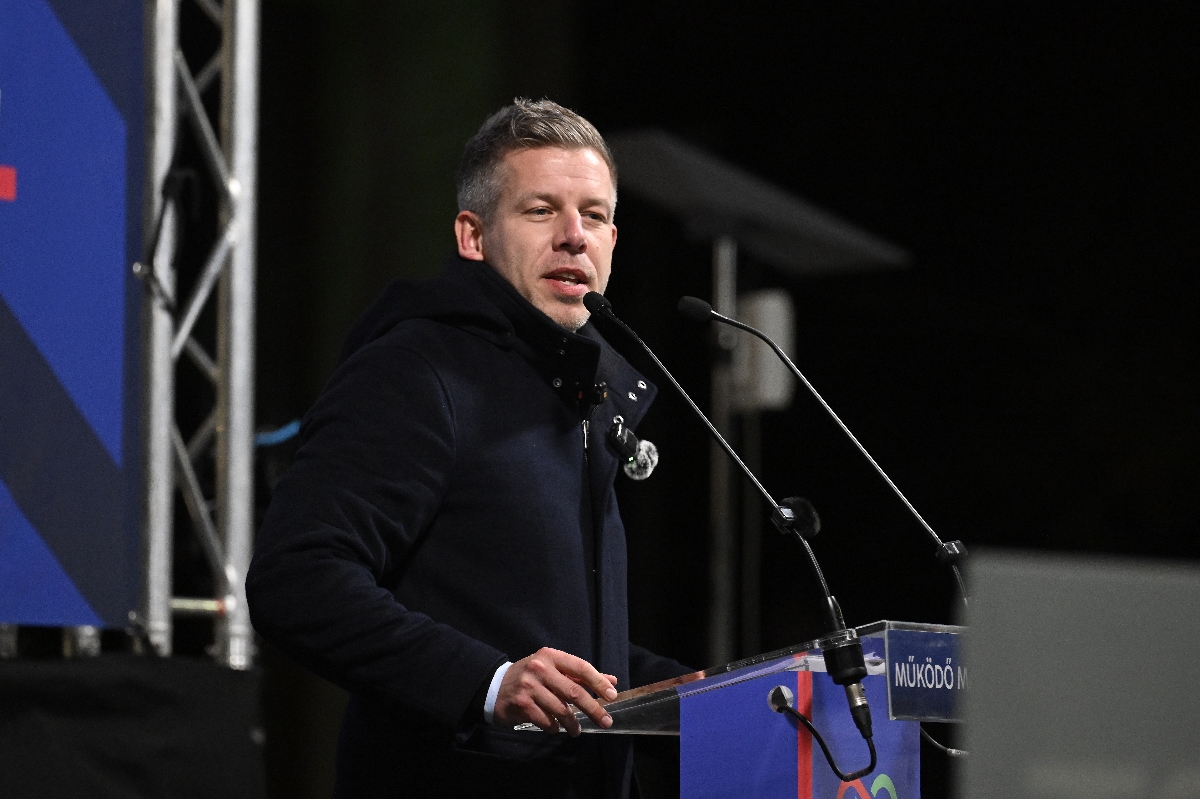 Magyar Péter, a Tisza Párt elnöke beszédet mond