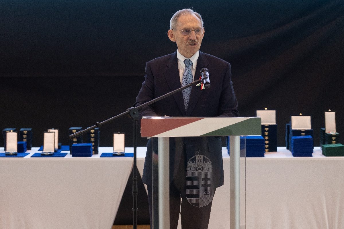 Pintér Sándor belügyminiszter beszédet mond