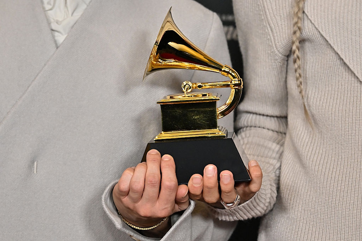 Grammy-díj a kézben