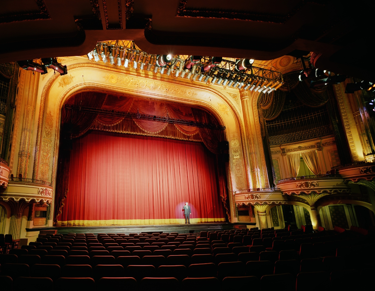 Egy színház nézőtere, és színpada