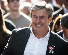 képcím