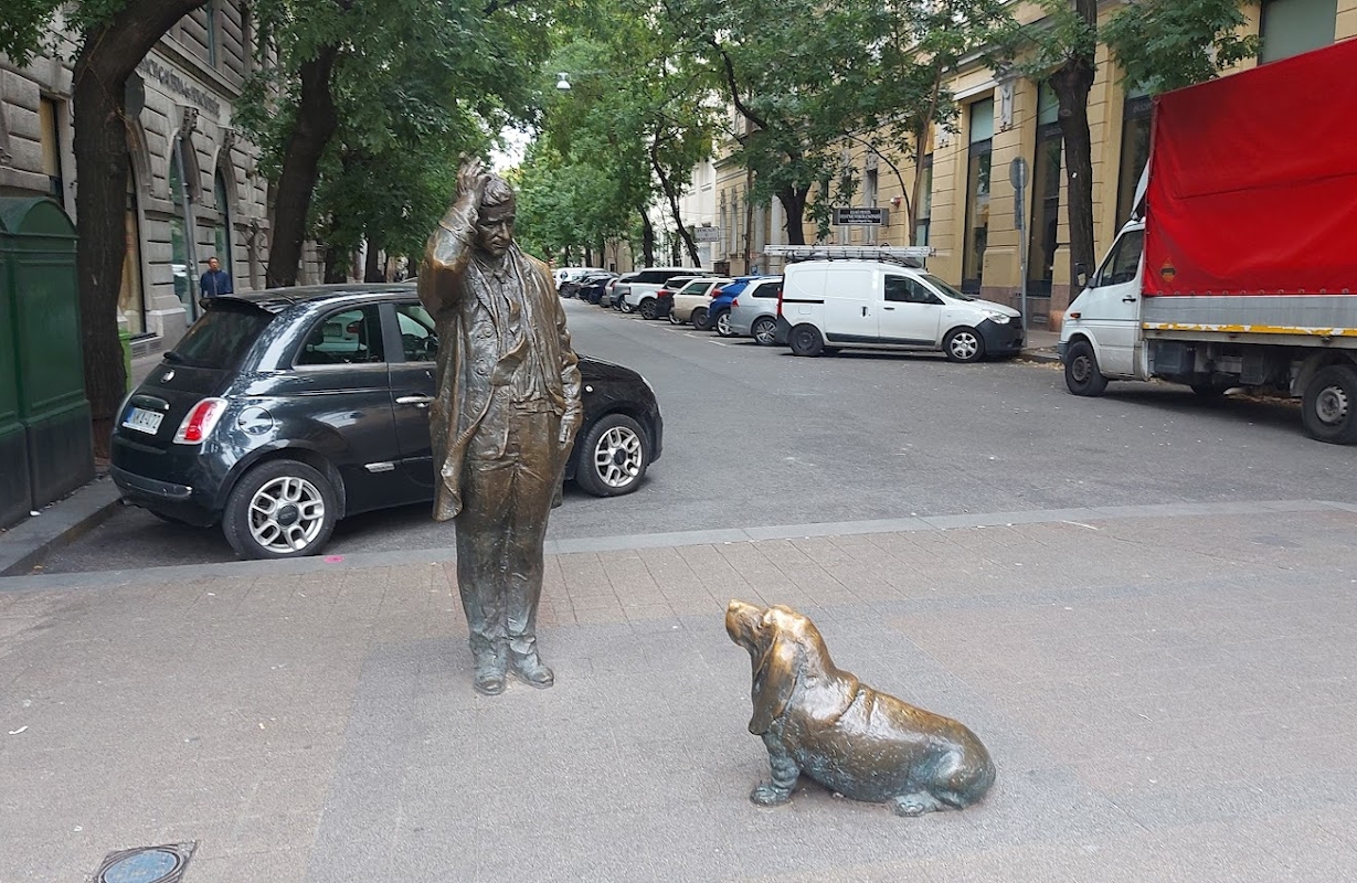 Columbo (Peter Falk) és hűséges kutyája szoborként megörökítve