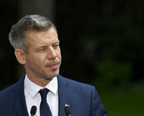 képcím