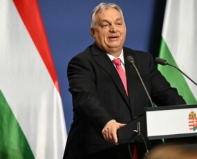 képcím