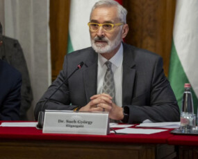 képcím