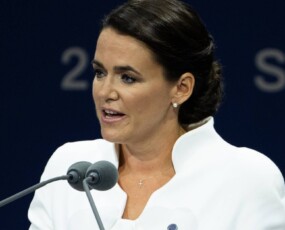 képcím