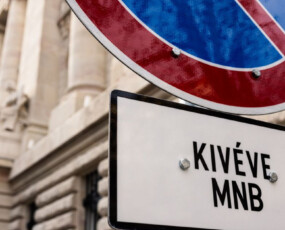 képcím
