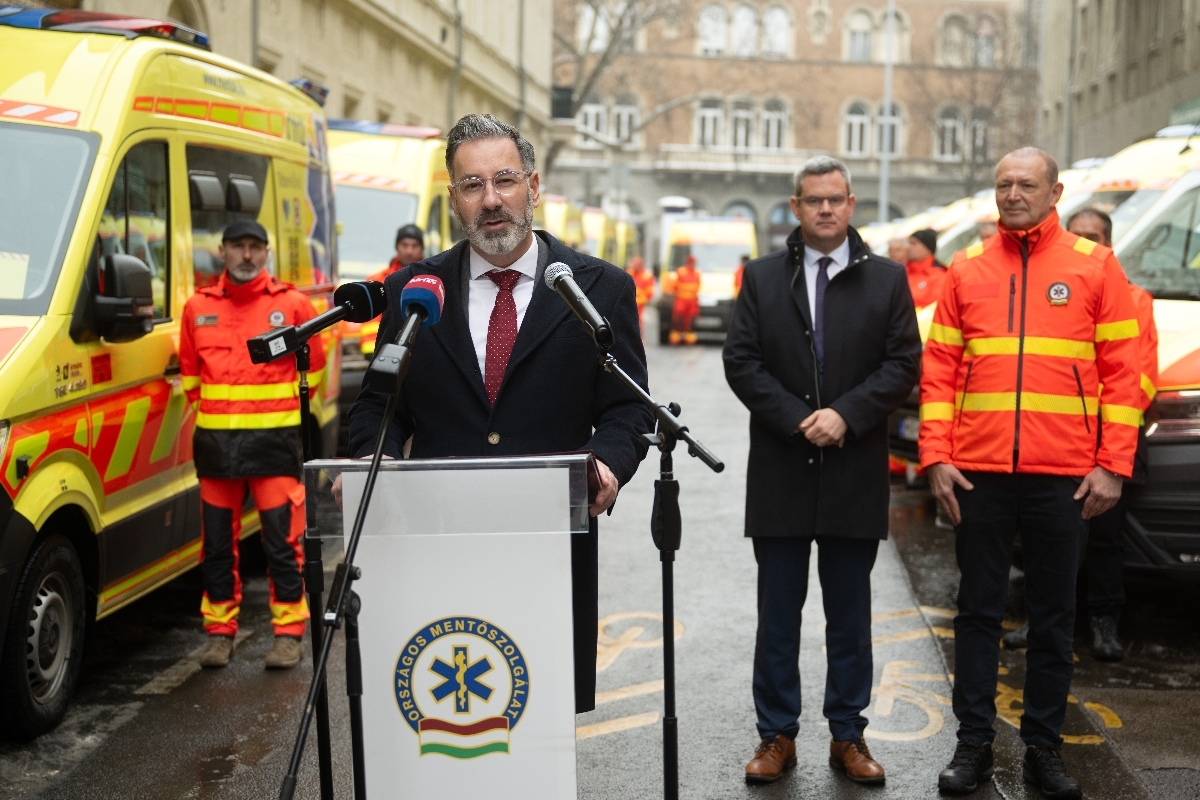 TAKÁCS Péter CSATÓ Gábor GYÕRFI Pál