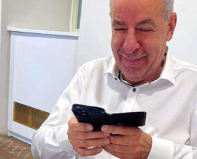 képcím