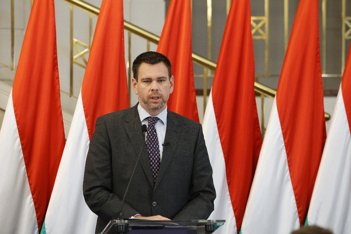 Vitézy Dávid közlekedési és beruházási miniszter