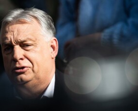 képcím