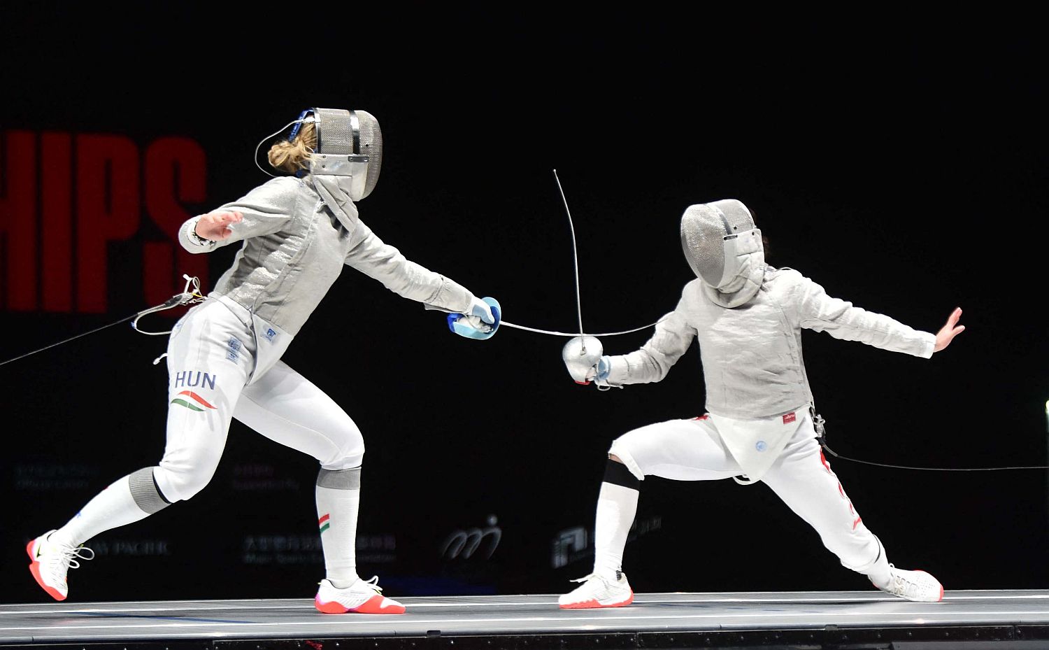 SPCHINA-HONG KONG-FENCING-WORLD CHAMPIONSHIPS-WOMENS SABRE TEAM CN - Startlap Egy magyar és egy kínai női kardozó versenye.