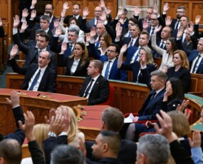 képcím