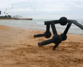 képcím