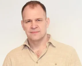 képcím