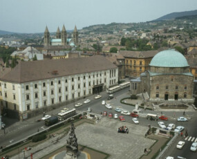 képcím