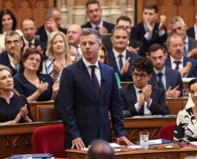 képcím
