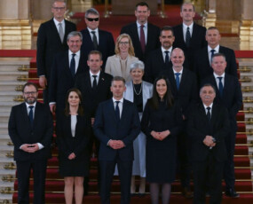 képcím