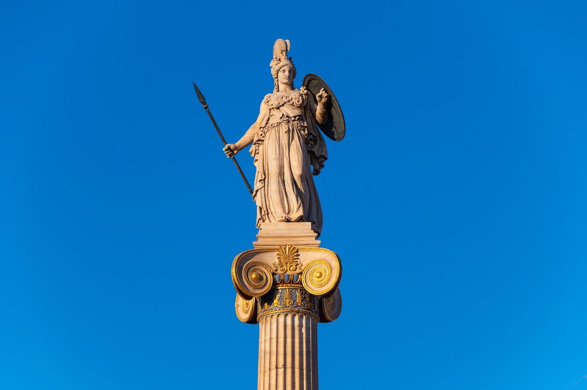 Statue of goddess Athena with sunset colors - Startlap Aathenea istennő szobra