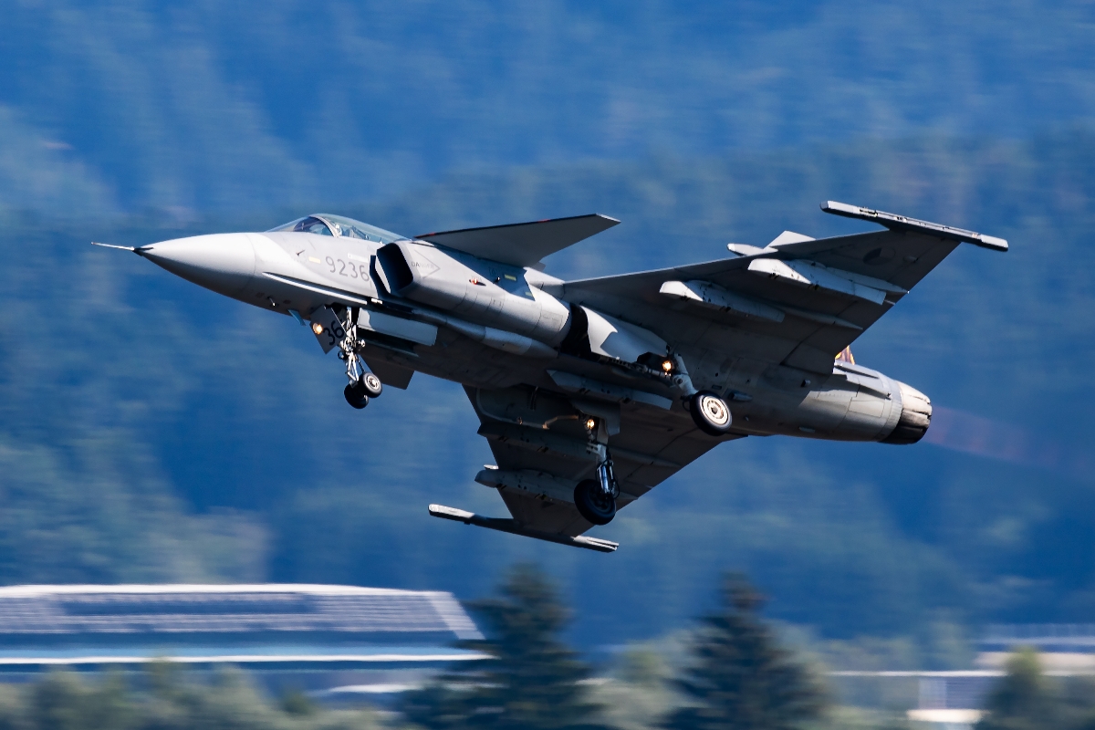 Egy Gripen vadászgép egy légibemutatón