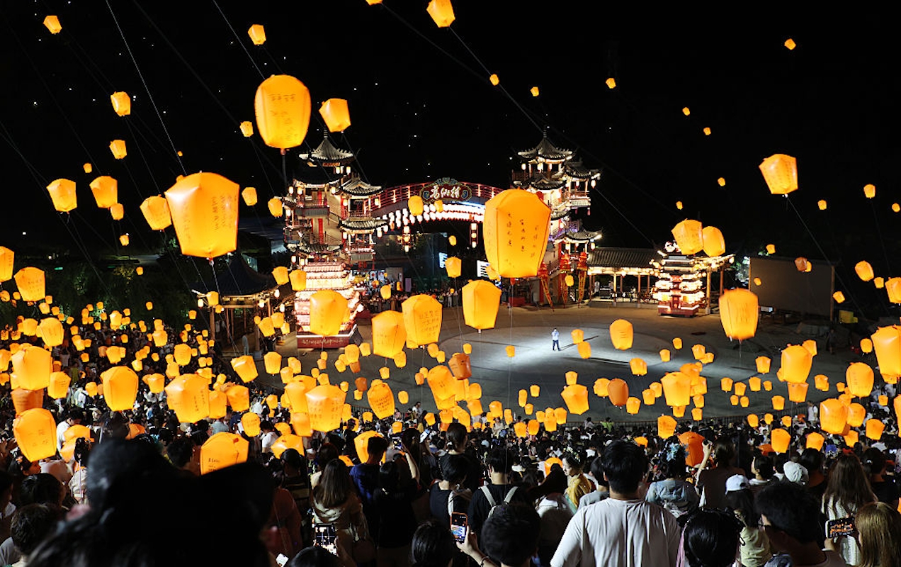 lampionok_ - Startlap Sárga lampionok emelkednek a levegőbe