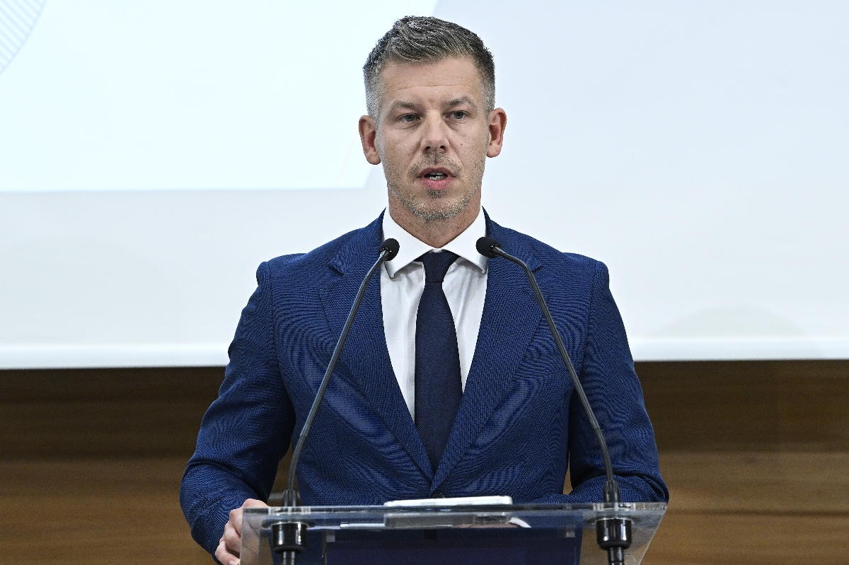 Magyar Péter, Magyarország kormányfője.