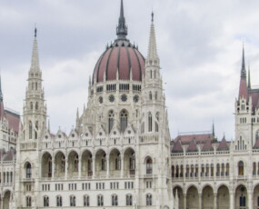 képcím