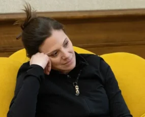 képcím