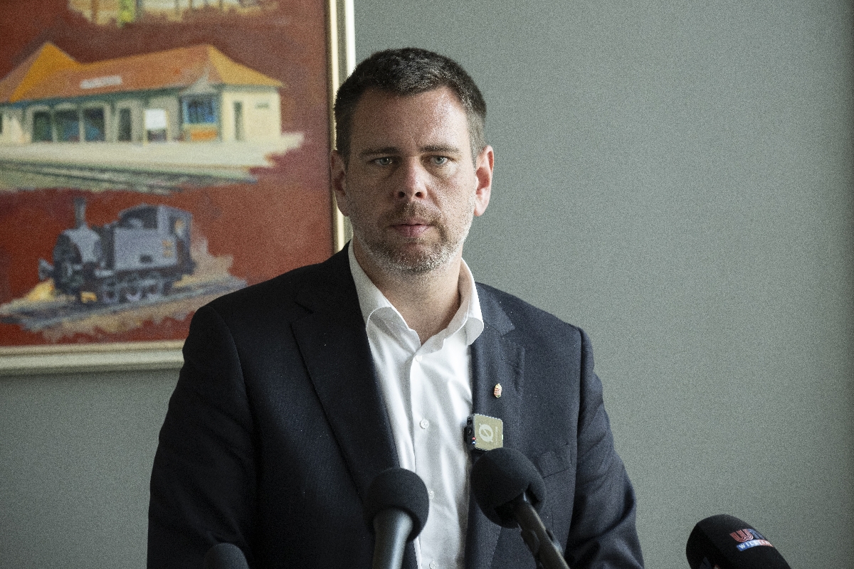 Vitézy Dávid közlekedési és beruházási miniszter