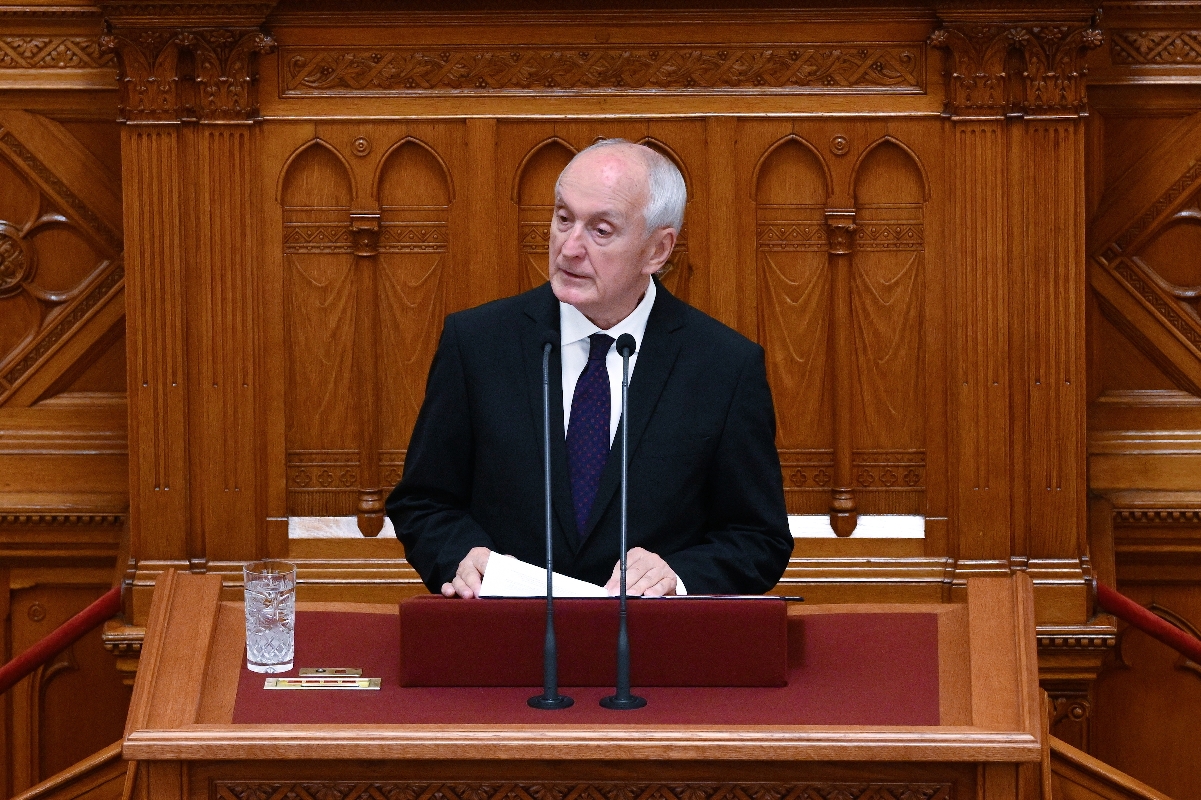 baka_parlament2 - Startlap Baka András köztársasági elnök