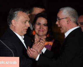 képcím