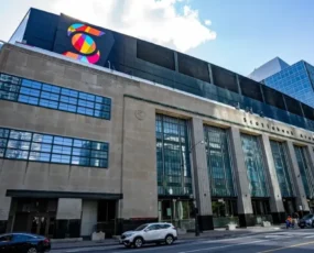 képcím