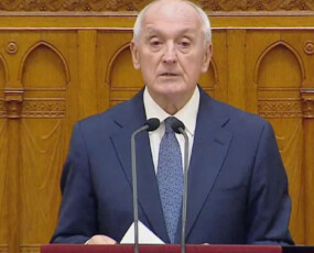 képcím