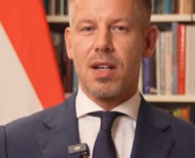 képcím