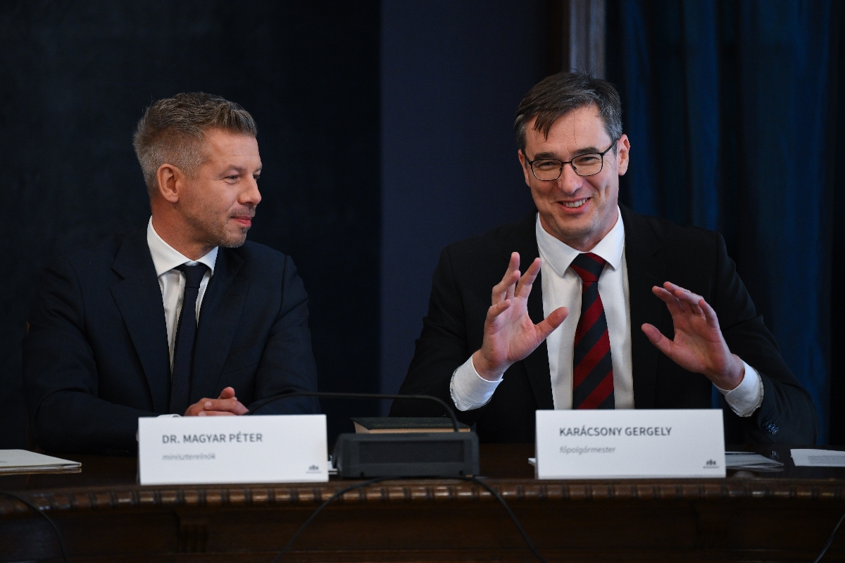 KARÁCSONY Gergely MAGYAR Péter - Startlap Magyar Péter miniszterelnök (b) és Karácsony Gergely főpolgármester a Fővárosi Közfejlesztések Tanácsának ülésén a Városházán 2026. október 1-jén.