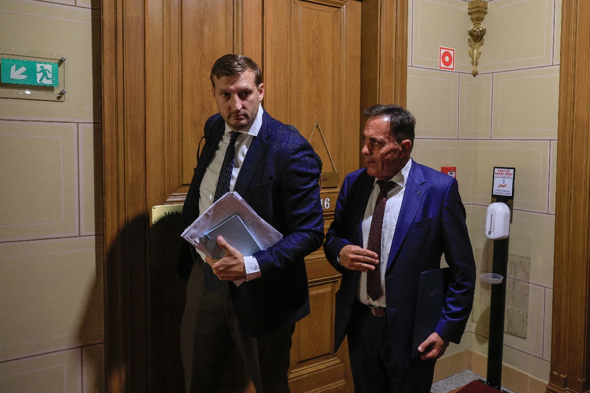 panyi_pocs_ - Startlap Panyi Miklós (b) és Pócs János, a Fidesz országgyűlési képviselői