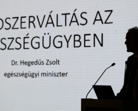 képcím