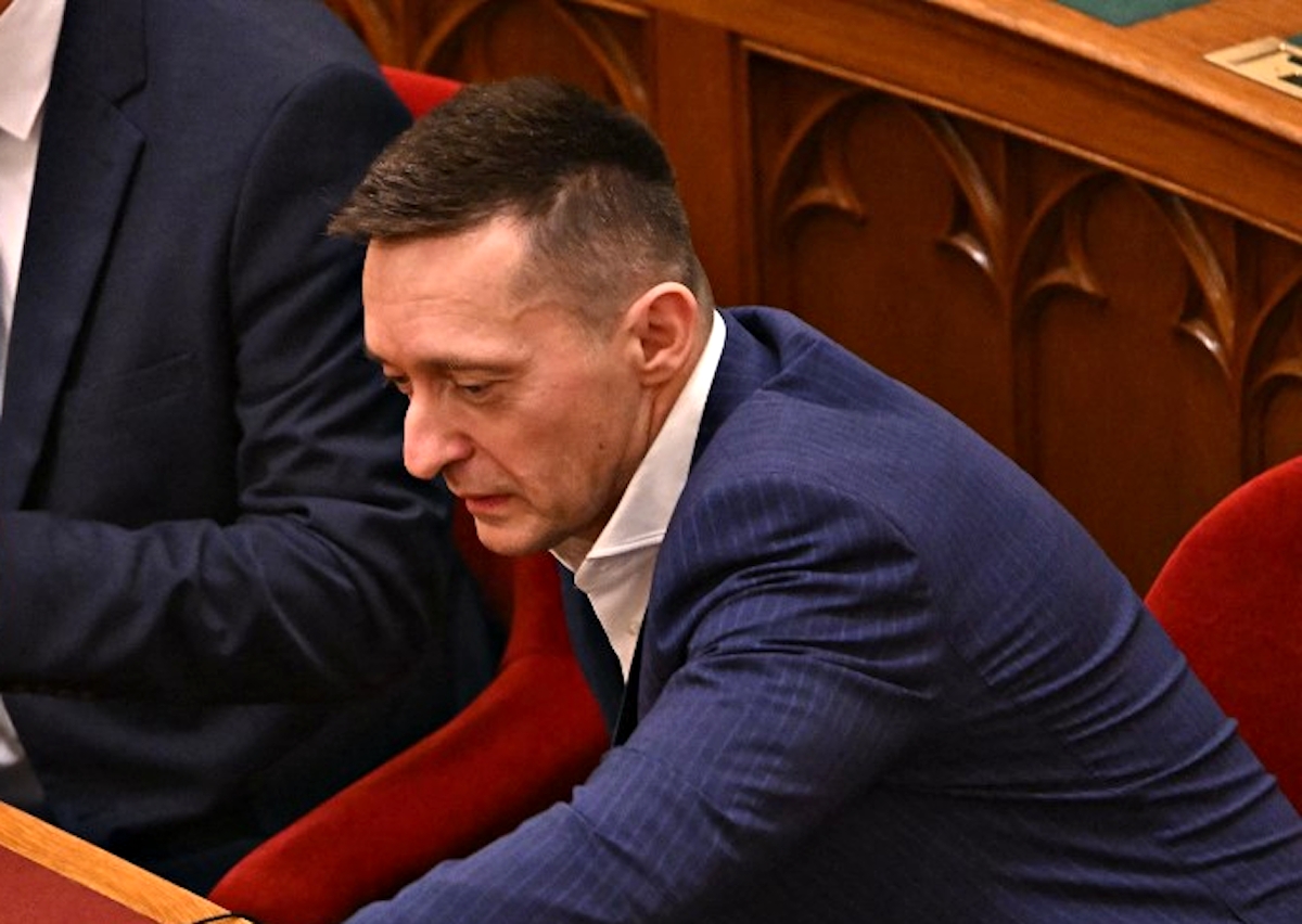 rogan_parlament_ - Startlap Rogán Antal a parlamentben