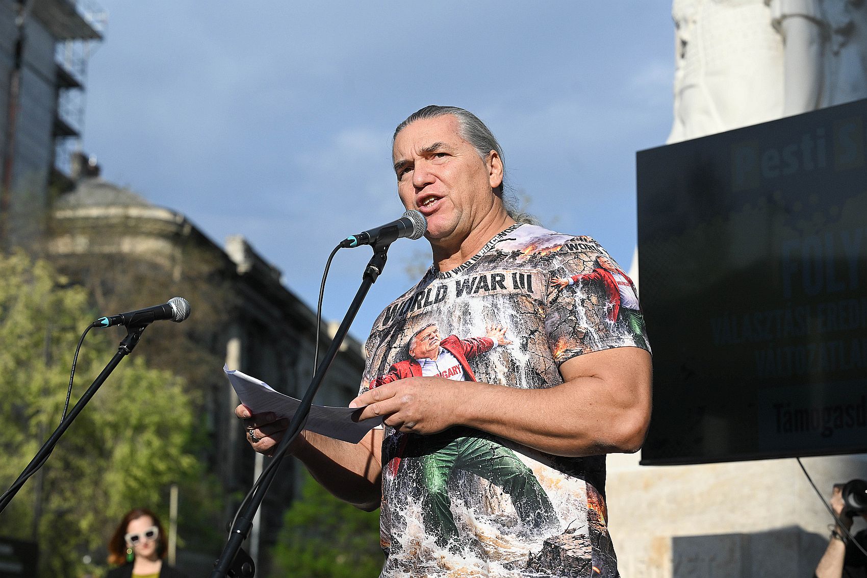 SZILÁGYI Ákos - Startlap Szilágyi Ákos fideszes aktivista beszédet mond.