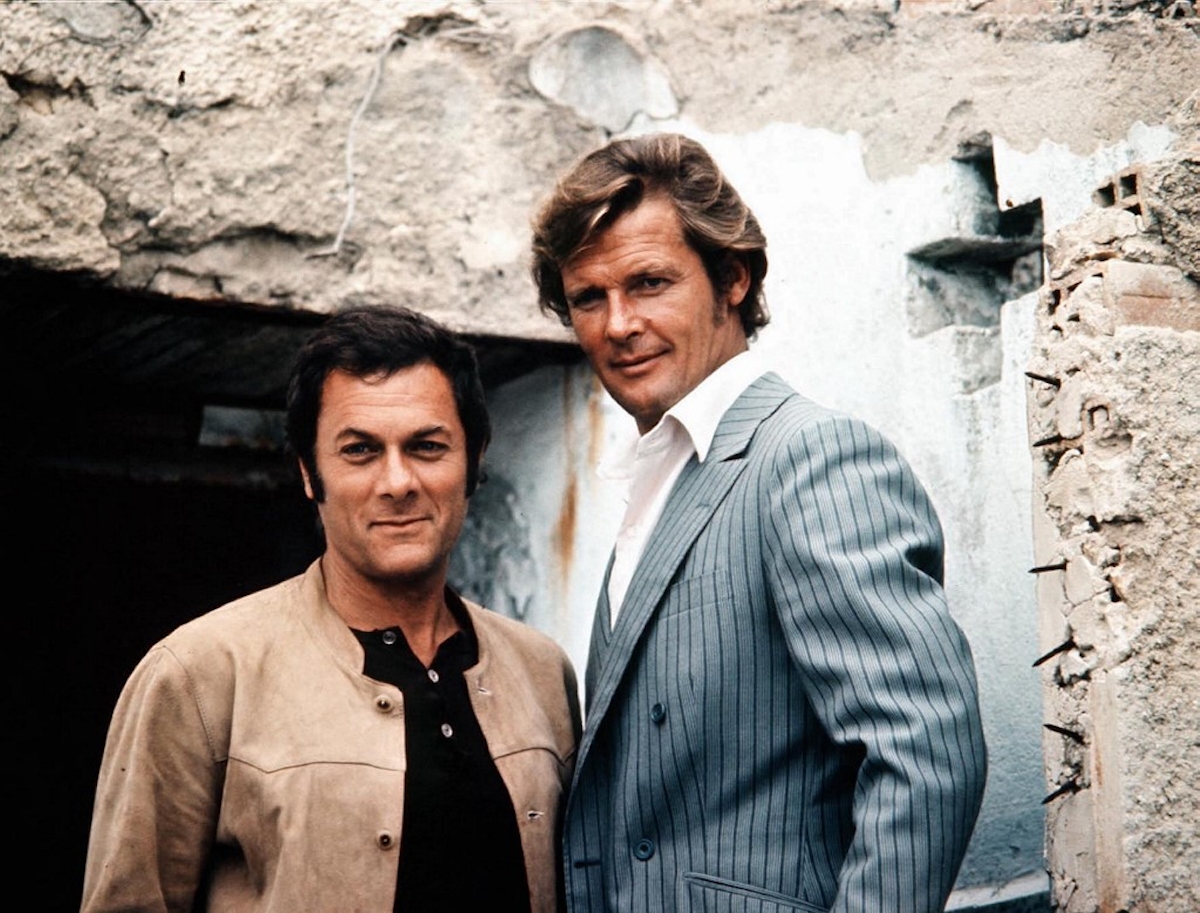 Tony Curtis és Roger Moore.