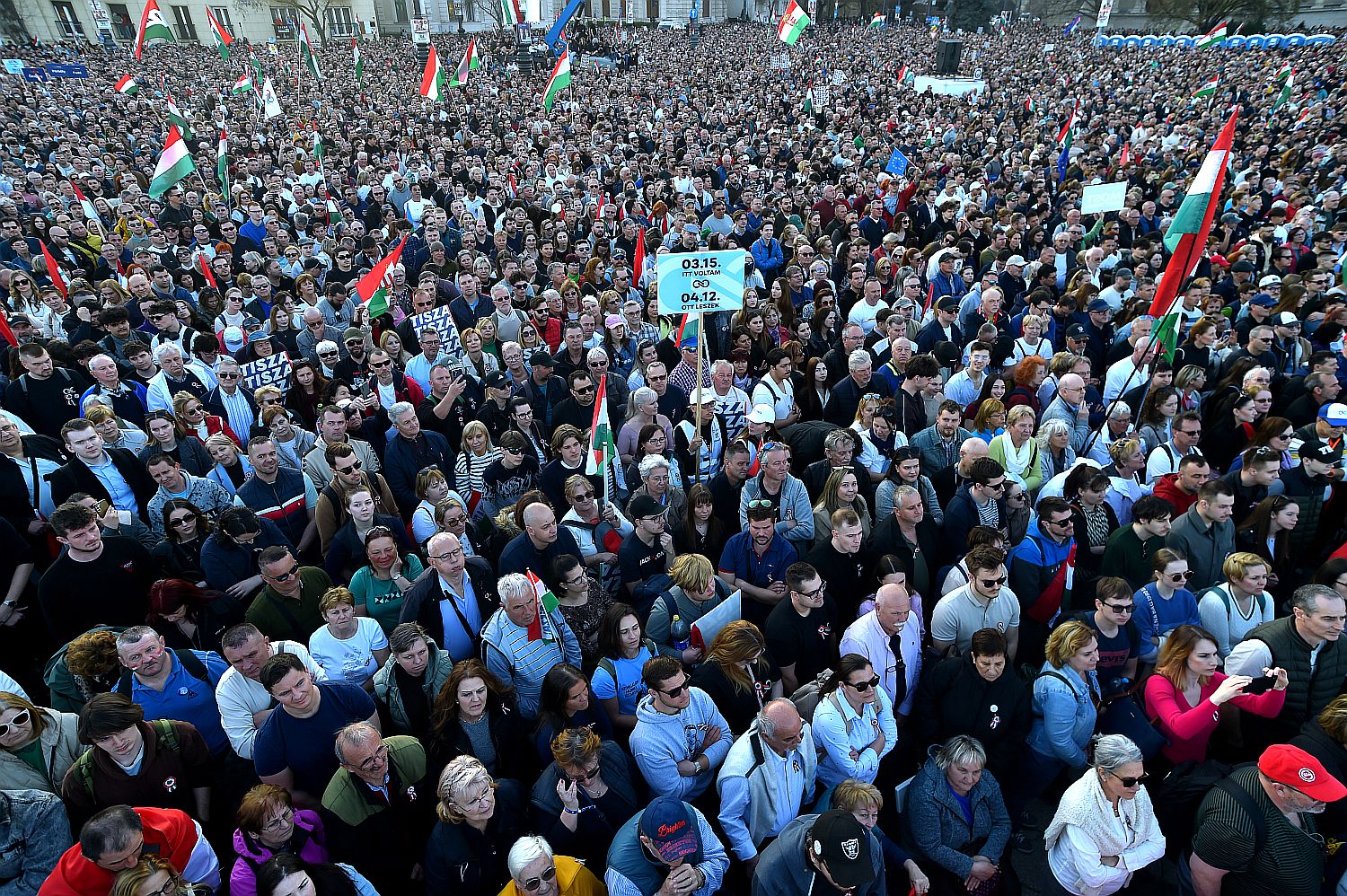Tömeg a Tisza Párt március 15-ei rendezvényén