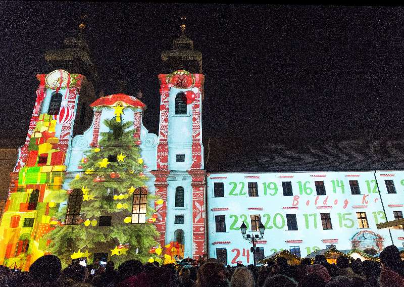 Advent alkalmából fényfestés Győrben