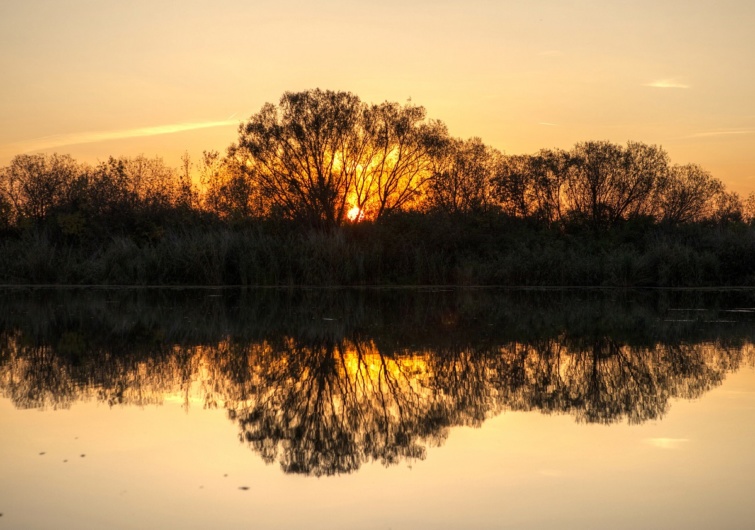 Naplemente a Tisza-tó fölött.