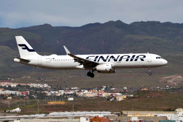 A Finnair Airbus 321 about to land at Las Palmas Gran - Startlap Utazás