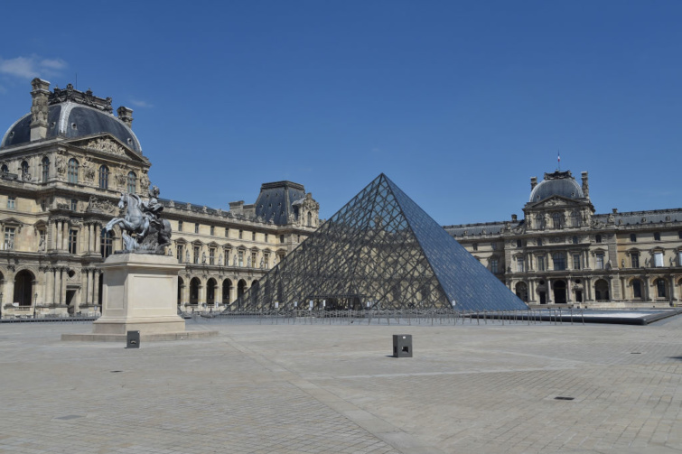 Újra megnyílt a Louvre