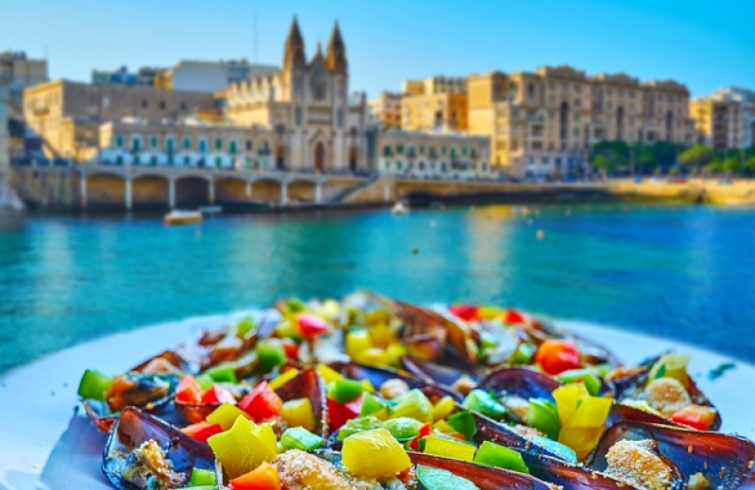 Breakfast with seafood dish, St Julian's, Malta. - Startlap Utazás