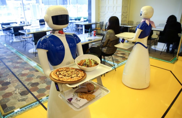 Robotok szolgálnak fel Isztambulban - Startlap Utazás Robotpincér