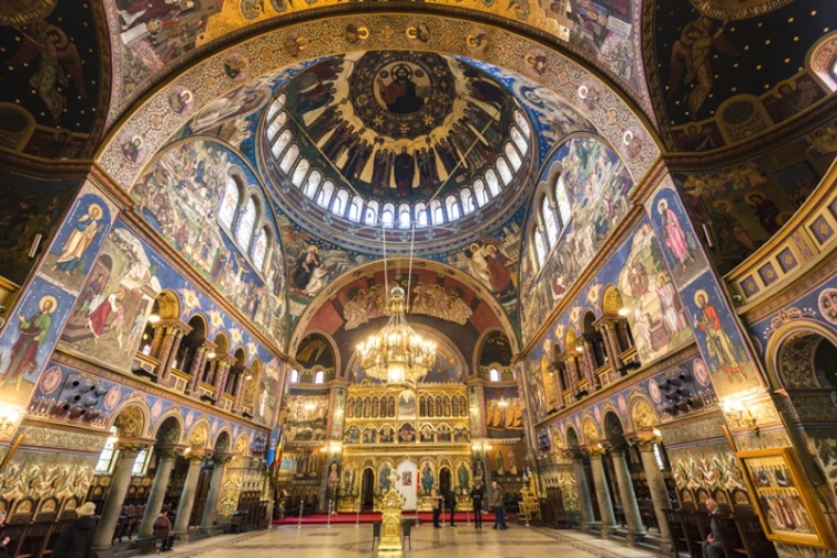 Interior of the Holy Trinity Cathedral in Sibiu - Startlap Utazás